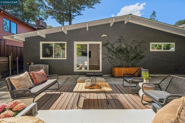 6728 Aitken Dr, Oakland, CA 94611