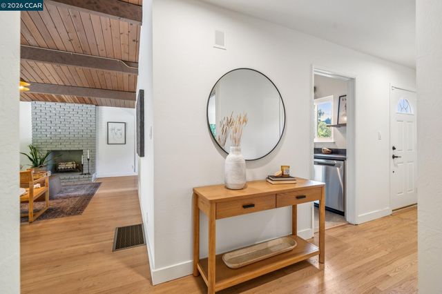 6728 Aitken Dr, Oakland, CA 94611