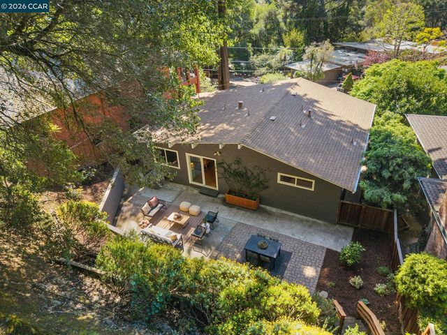 6728 Aitken Dr, Oakland, CA 94611