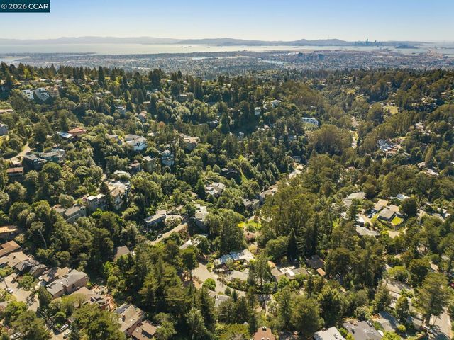 6728 Aitken Dr, Oakland, CA 94611