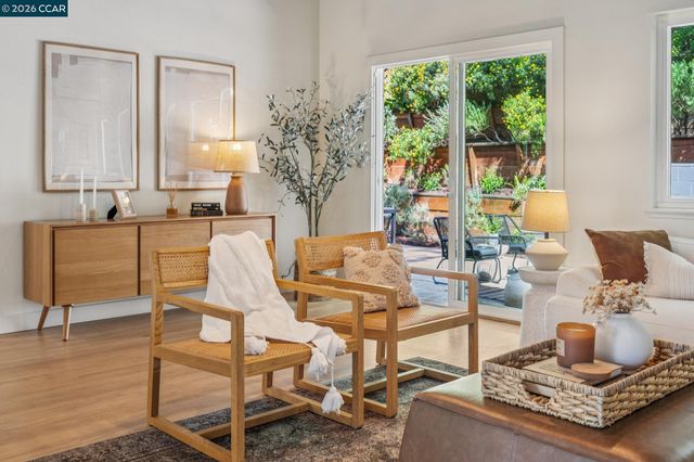 6728 Aitken Dr, Oakland, CA 94611