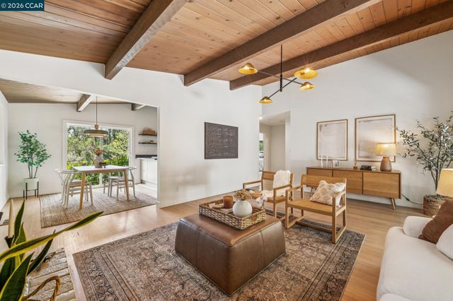 6728 Aitken Dr, Oakland, CA 94611