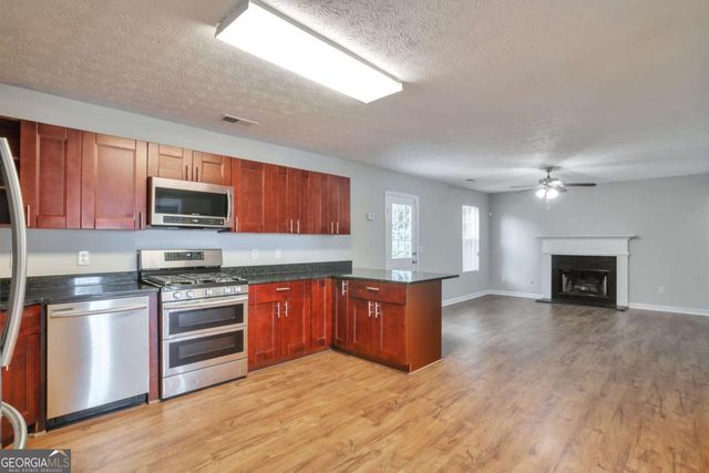 3945 Compton Pointe, Ellenwood, GA 30294