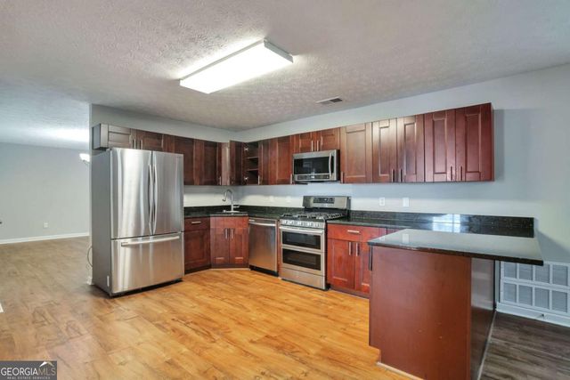 3945 Compton Pointe, Ellenwood, GA 30294