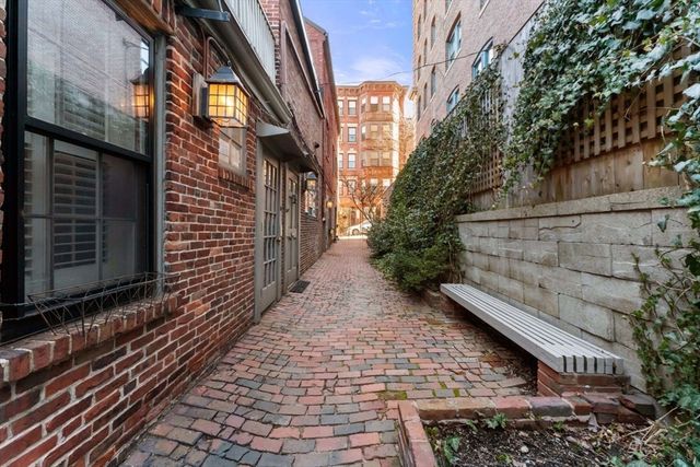 36R Joy St 3, Boston, MA 02114