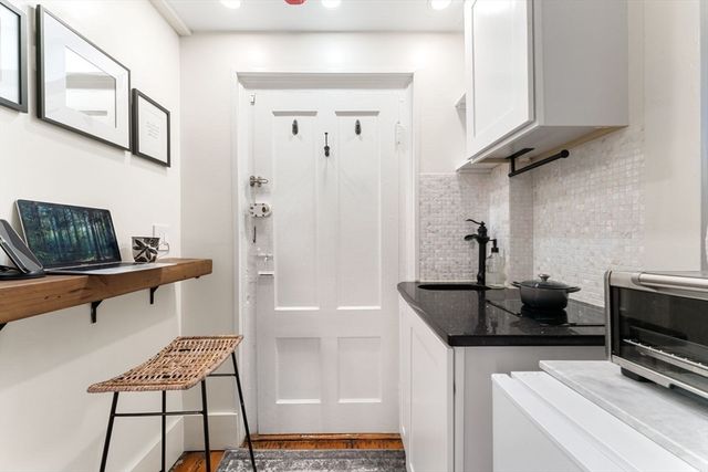 36R Joy St 3, Boston, MA 02114