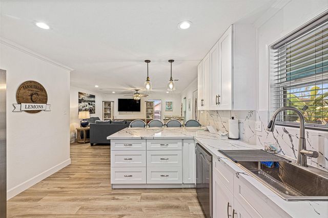 1602 55th Street, Galveston, TX 77551