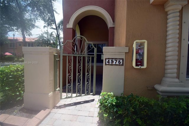 4975 N Tradewinds Ter 601, Dania Beach, FL 33312