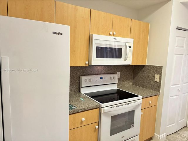 4975 N Tradewinds Ter 601, Dania Beach, FL 33312