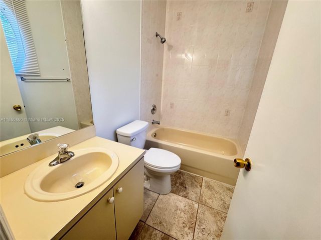 4975 N Tradewinds Ter 601, Dania Beach, FL 33312