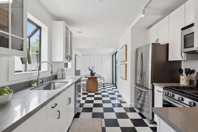 3021 California St, Oakland, CA 94602