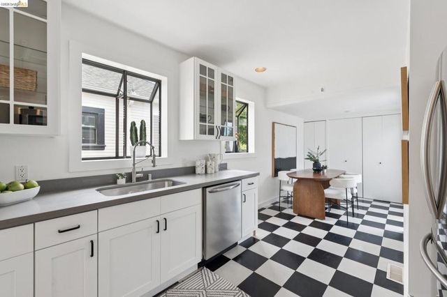 3021 California St, Oakland, CA 94602