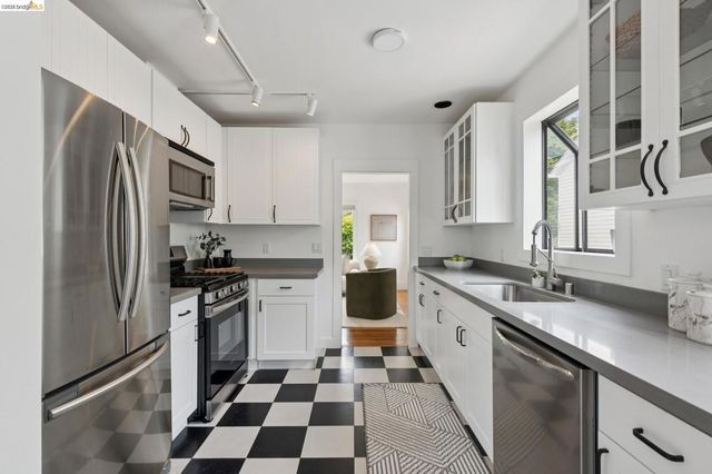 3021 California St, Oakland, CA 94602