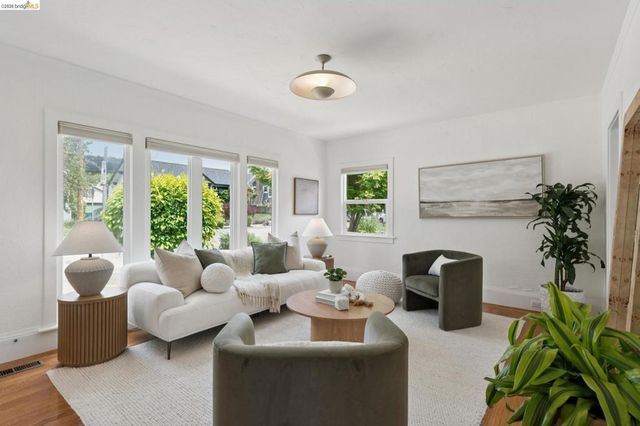 3021 California St, Oakland, CA 94602