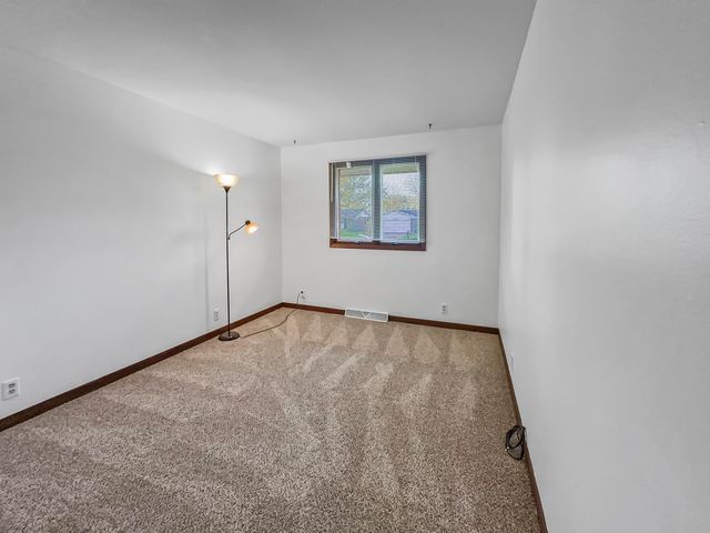 609 E Porter Avenue, Watseka, IL 60970