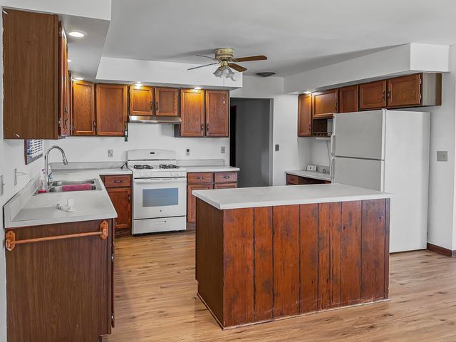 609 E Porter Avenue, Watseka, IL 60970