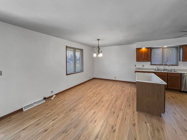 609 E Porter Avenue, Watseka, IL 60970