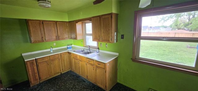 16415 Huntmere Avenue, Cleveland, OH 44110