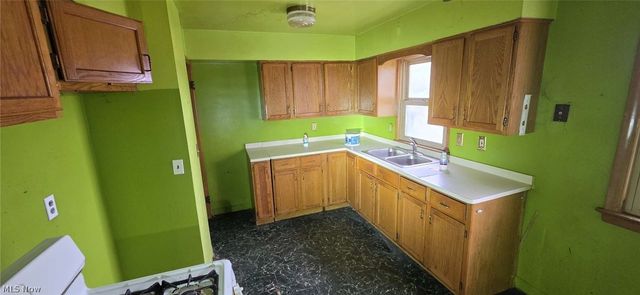 16415 Huntmere Avenue, Cleveland, OH 44110