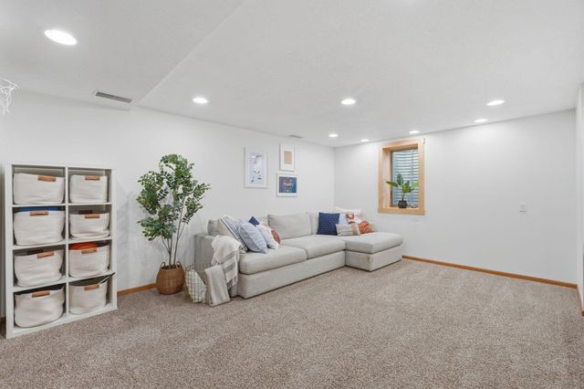 7470 Atherton Way, Eden Prairie, MN 55346