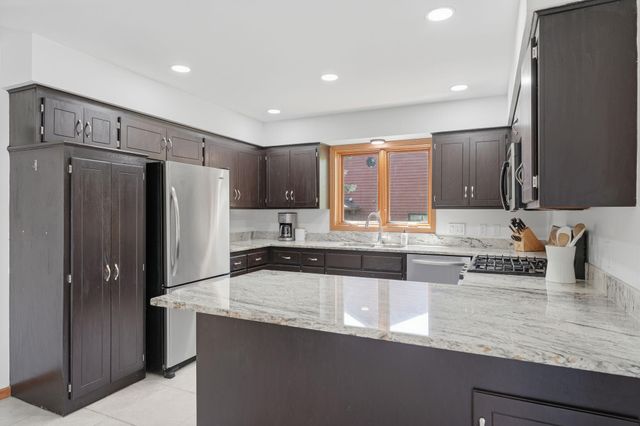 7470 Atherton Way, Eden Prairie, MN 55346