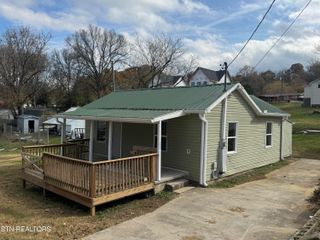 915 Drive D, Knoxville, TN 37920