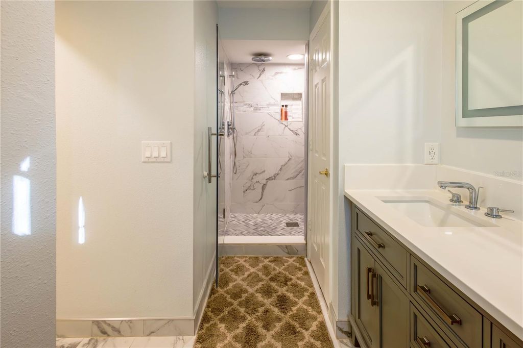 Image 18 of property listing at 4264 CENTRAL SARASOTA PARKWAY 117, Sarasota, FL 34238