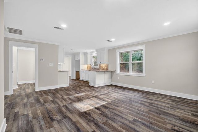 525 Charmaine Drive E, Woodville, TX 75979