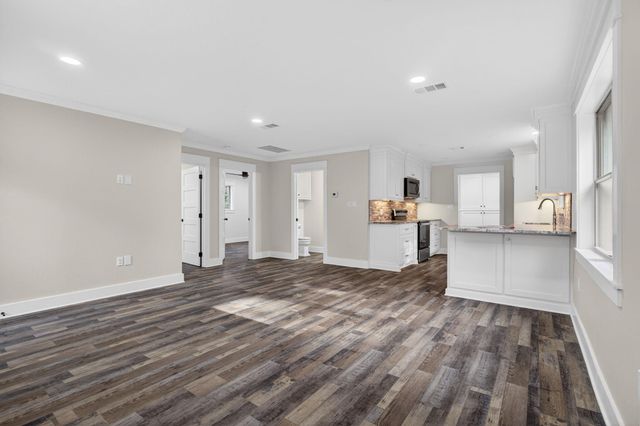 525 Charmaine Drive E, Woodville, TX 75979