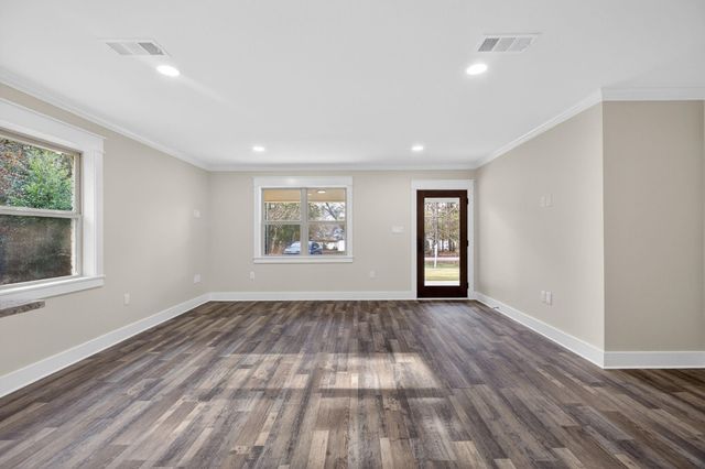 525 Charmaine Drive E, Woodville, TX 75979