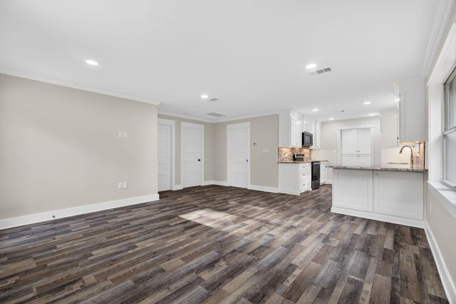 525 Charmaine Drive E, Woodville, TX 75979