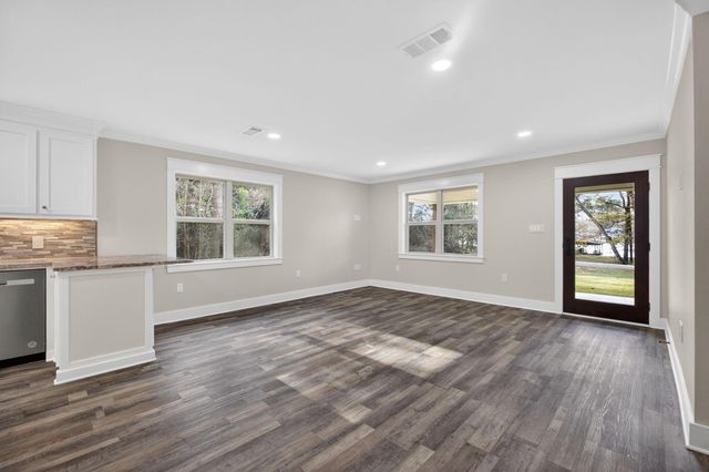 525 Charmaine Drive E, Woodville, TX 75979