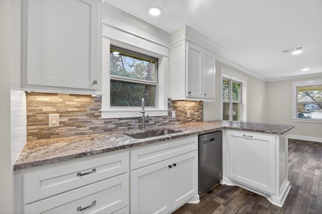 525 Charmaine Drive E, Woodville, TX 75979