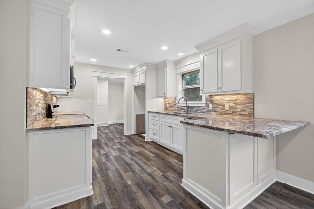 525 Charmaine Drive E, Woodville, TX 75979