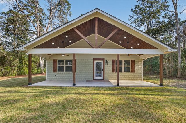 525 Charmaine Drive E, Woodville, TX 75979