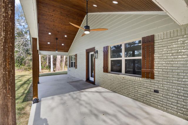 525 Charmaine Drive E, Woodville, TX 75979