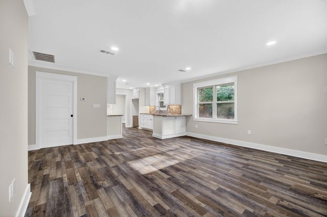 525 Charmaine Drive E, Woodville, TX 75979