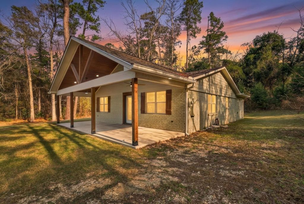 525 Charmaine Drive E, Woodville, TX 75979