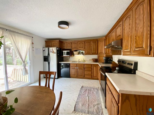 4016 E 23rd St, Sioux Falls, SD 57103