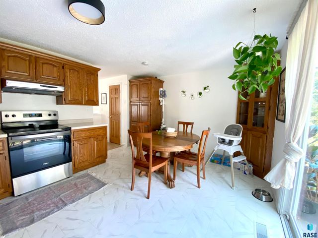 4016 E 23rd St, Sioux Falls, SD 57103