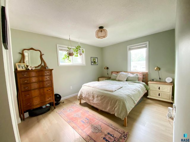 4016 E 23rd St, Sioux Falls, SD 57103