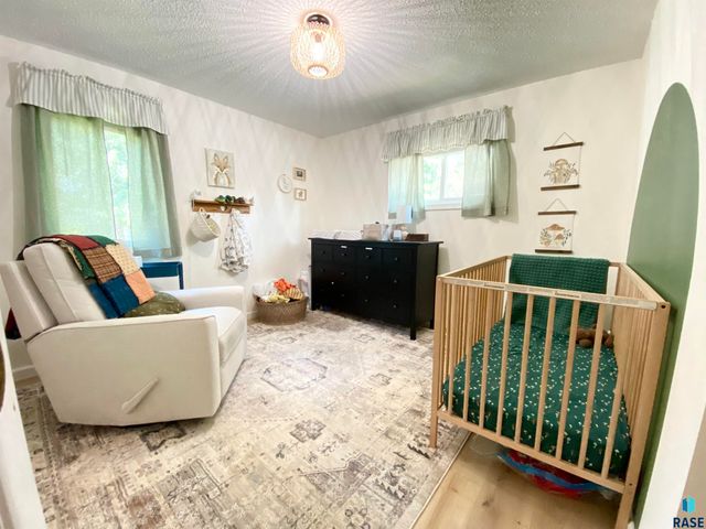 4016 E 23rd St, Sioux Falls, SD 57103