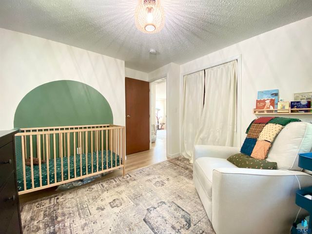 4016 E 23rd St, Sioux Falls, SD 57103