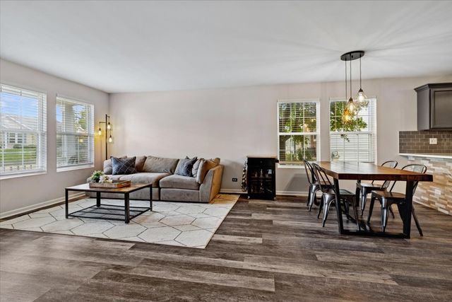 60 Wingate Drive 60, Oswego, IL 60543