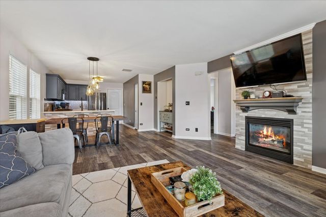 60 Wingate Drive 60, Oswego, IL 60543