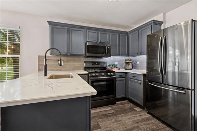 60 Wingate Drive 60, Oswego, IL 60543