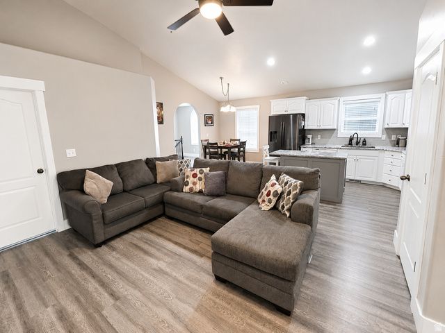 198 N DAKOTA DR, Springville, UT 84663