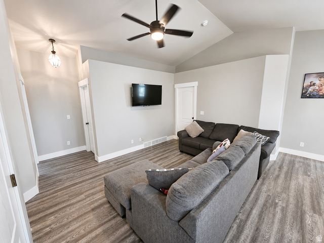 198 N DAKOTA DR, Springville, UT 84663