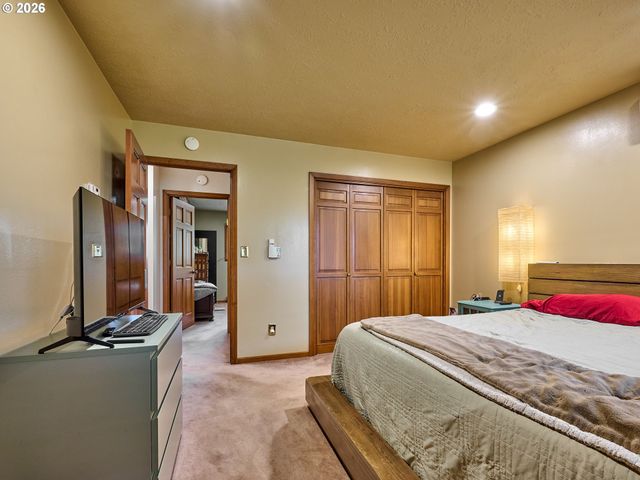 3780 VICTOR POINT Rd Ne, Silverton, OR 97381