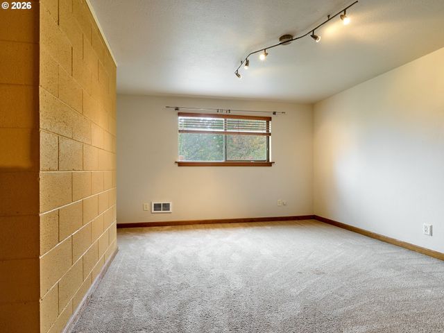 3780 VICTOR POINT Rd Ne, Silverton, OR 97381